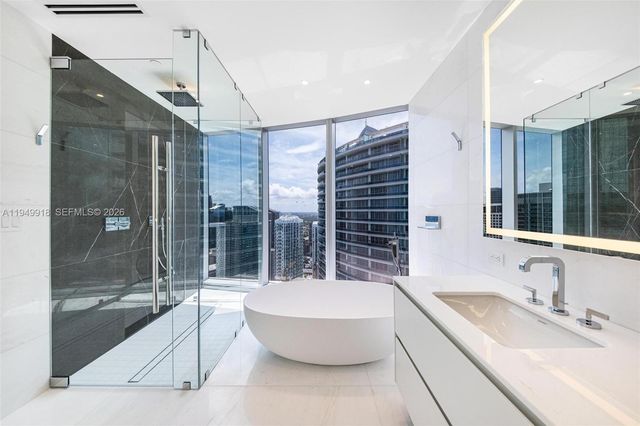 300 Biscayne Boulevard Way 4507W, Miami, FL 33131