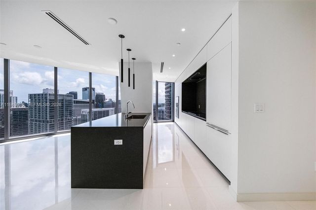 300 Biscayne Boulevard Way 4507W, Miami, FL 33131