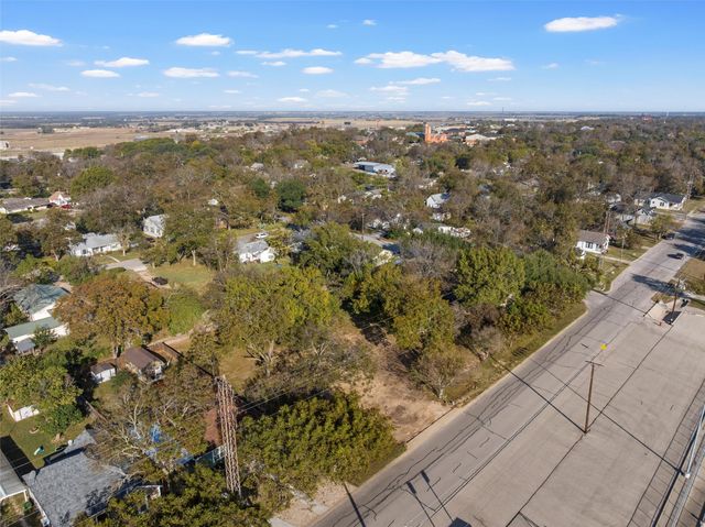 608 S Reagan Street, West, TX 76691