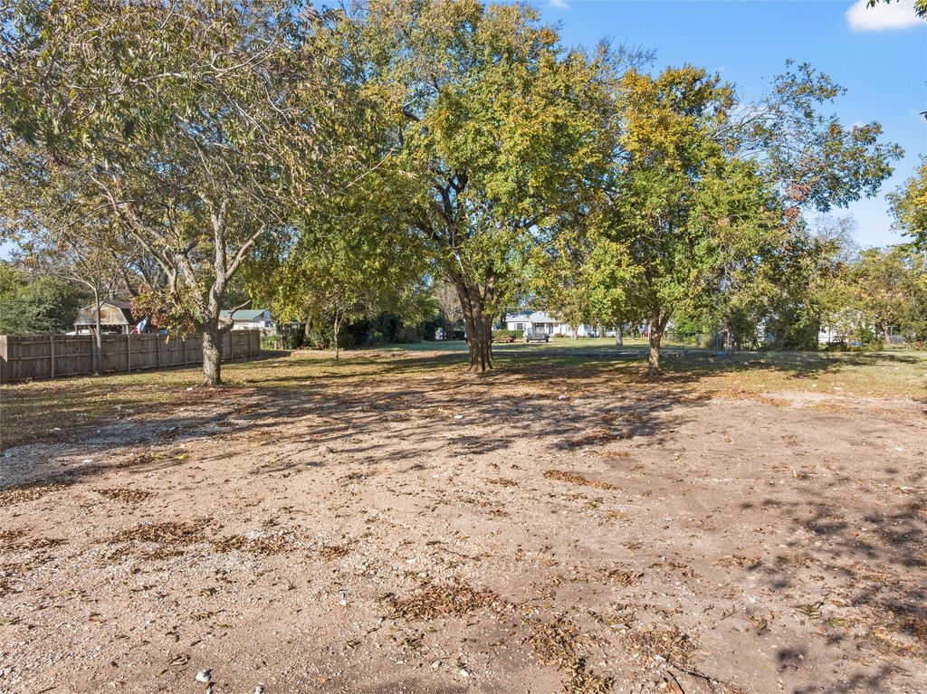 608 S Reagan Street, West, TX 76691