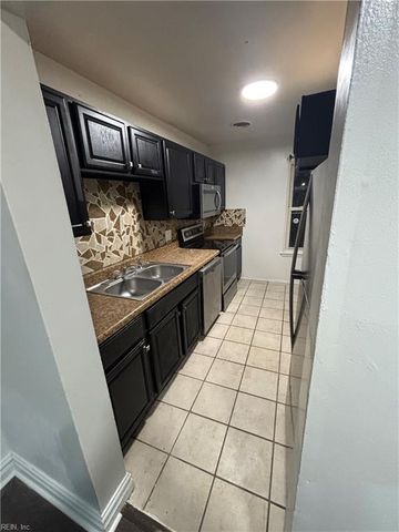 1646 Darren CIR, Portsmouth, VA 23701