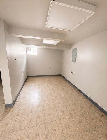 3725 W 80th Street, Chicago, IL 60652