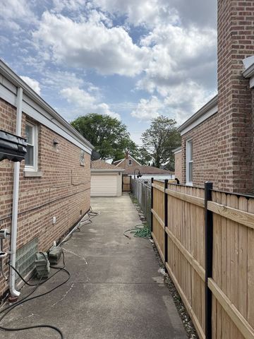 3725 W 80th Street, Chicago, IL 60652