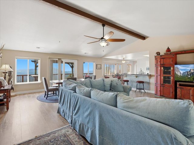 39380 Suncrest Court, Oakhurst, CA 93644