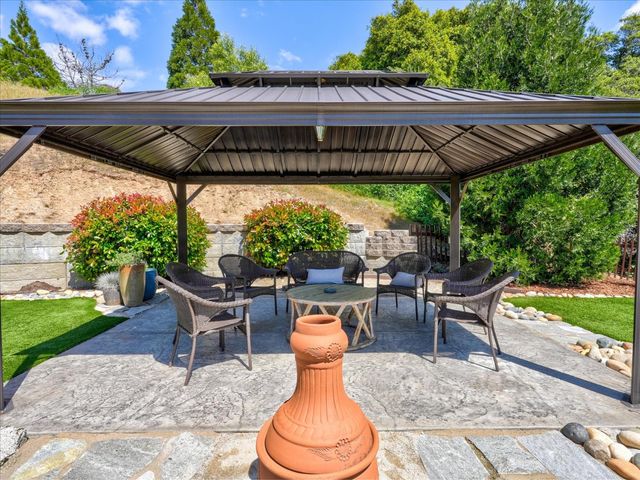 39380 Suncrest Court, Oakhurst, CA 93644