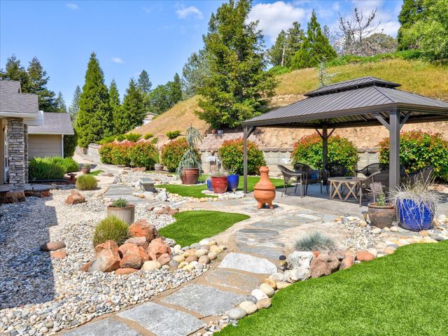 39380 Suncrest Court, Oakhurst, CA 93644