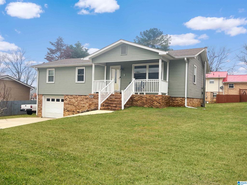 1527 LINDSEY DRIVE SW, Cullman, AL 35055