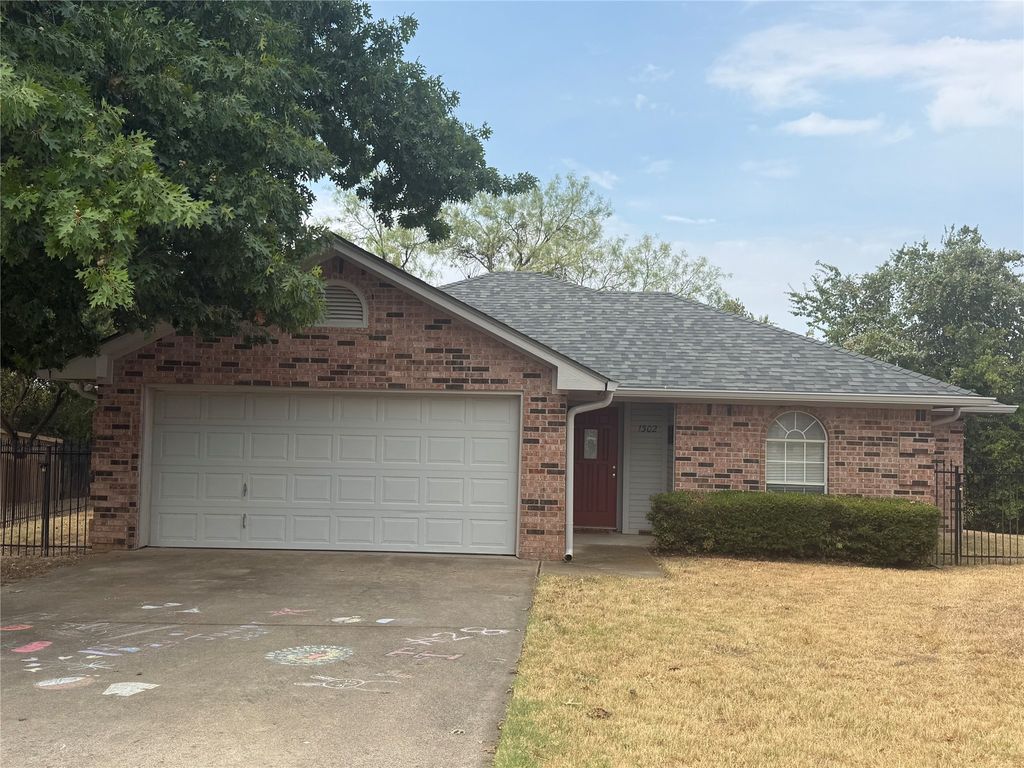1302 Pamela Drive, Weatherford, TX 76086 — photo 2