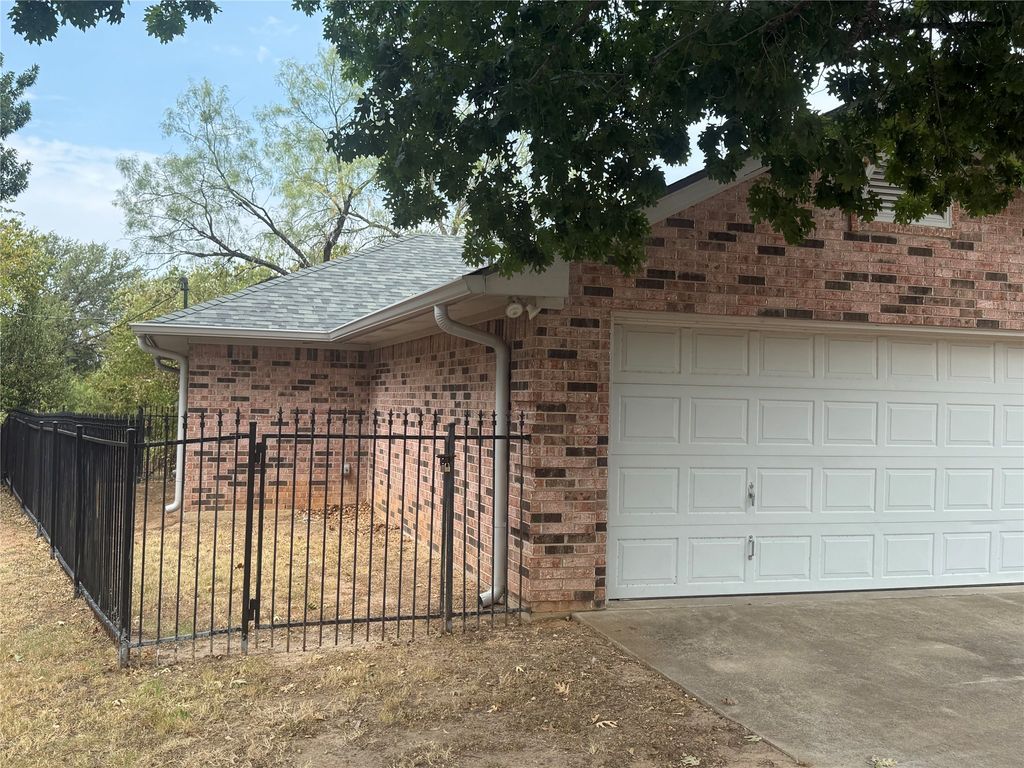 1302 Pamela Drive, Weatherford, TX 76086 — photo 3
