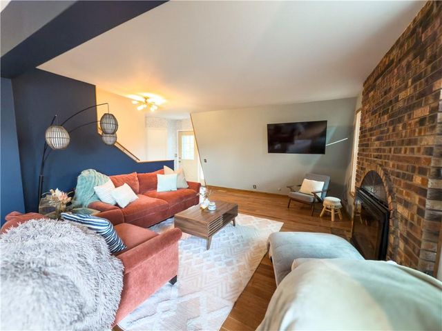 1017 NE 250 Road, Knob Noster, MO 65336