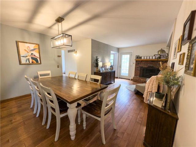 1017 NE 250 Road, Knob Noster, MO 65336