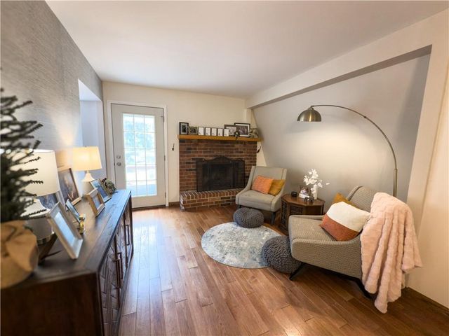 1017 NE 250 Road, Knob Noster, MO 65336