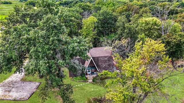1017 NE 250 Road, Knob Noster, MO 65336