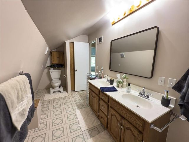 1017 NE 250 Road, Knob Noster, MO 65336