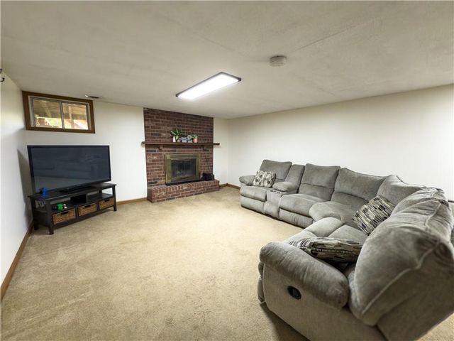 1017 NE 250 Road, Knob Noster, MO 65336