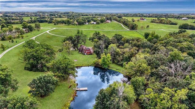 1017 NE 250 Road, Knob Noster, MO 65336