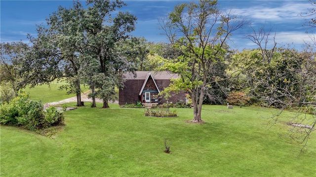 1017 NE 250 Road, Knob Noster, MO 65336