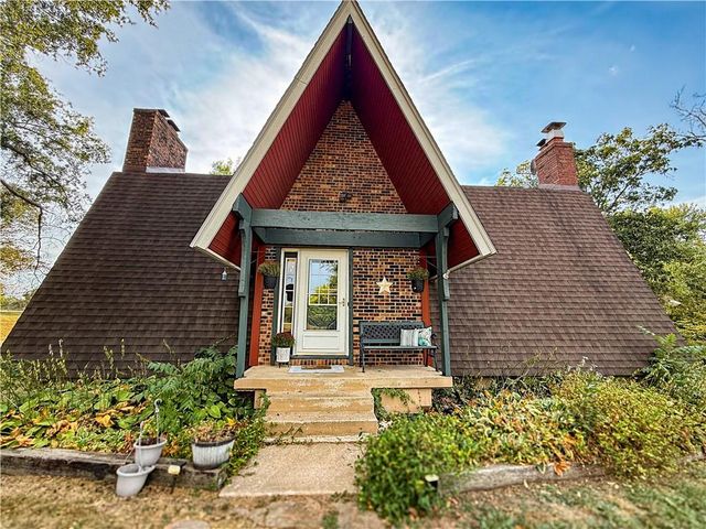 1017 NE 250 Road, Knob Noster, MO 65336