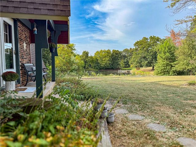 1017 NE 250 Road, Knob Noster, MO 65336