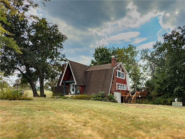 1017 NE 250 Road, Knob Noster, MO 65336