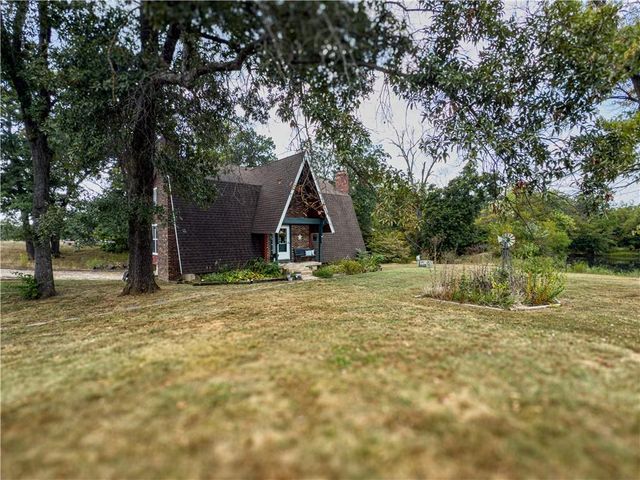 1017 NE 250 Road, Knob Noster, MO 65336