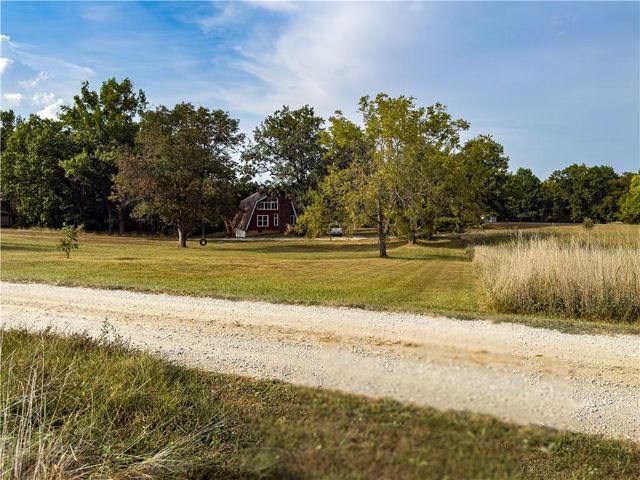 1017 NE 250 Road, Knob Noster, MO 65336
