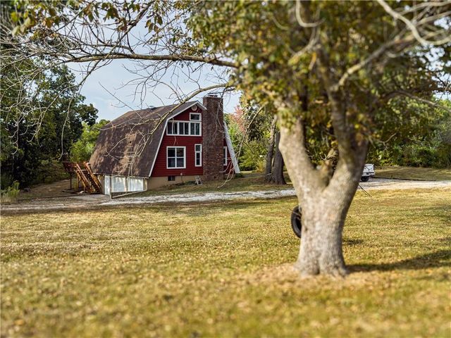 1017 NE 250 Road, Knob Noster, MO 65336