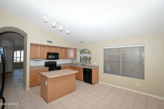 10221 W DALEY Lane, Peoria, AZ 85383
