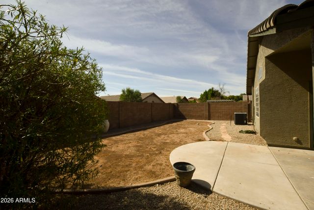 10221 W DALEY Lane, Peoria, AZ 85383