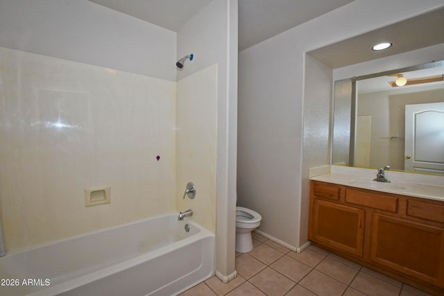 10221 W DALEY Lane, Peoria, AZ 85383