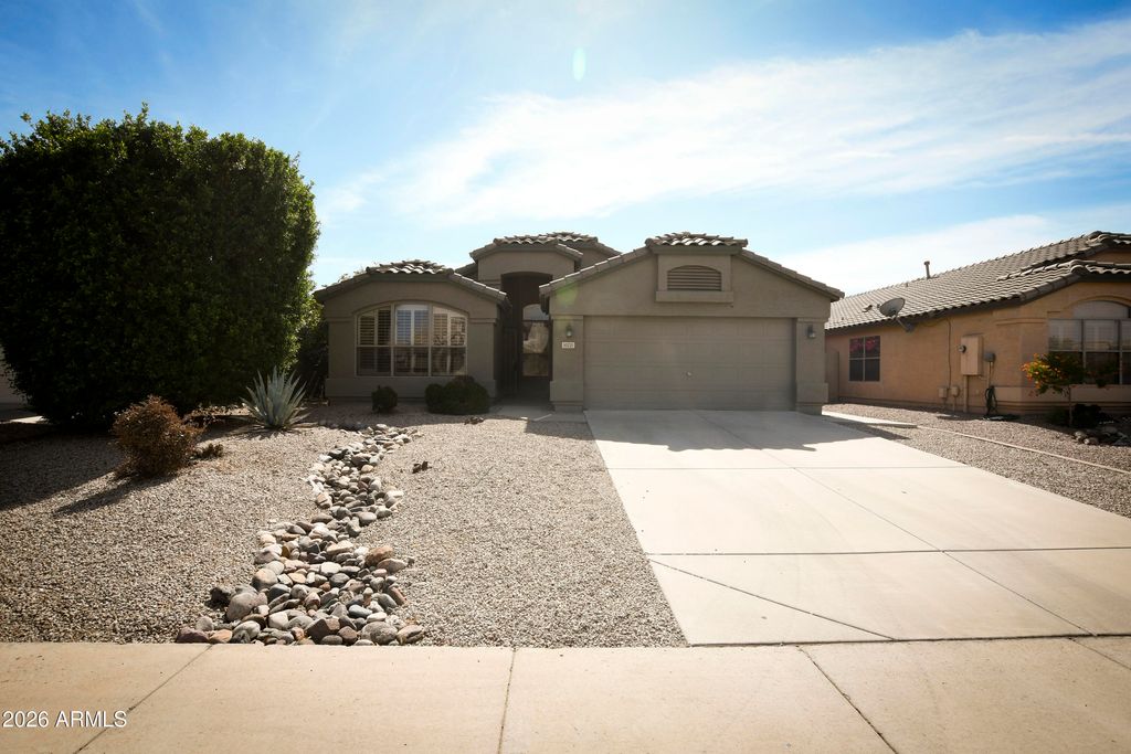 10221 W DALEY Lane, Peoria, AZ 85383