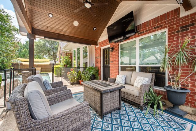 3520 Stone Creek Lane N, Fort Worth, TX 76137