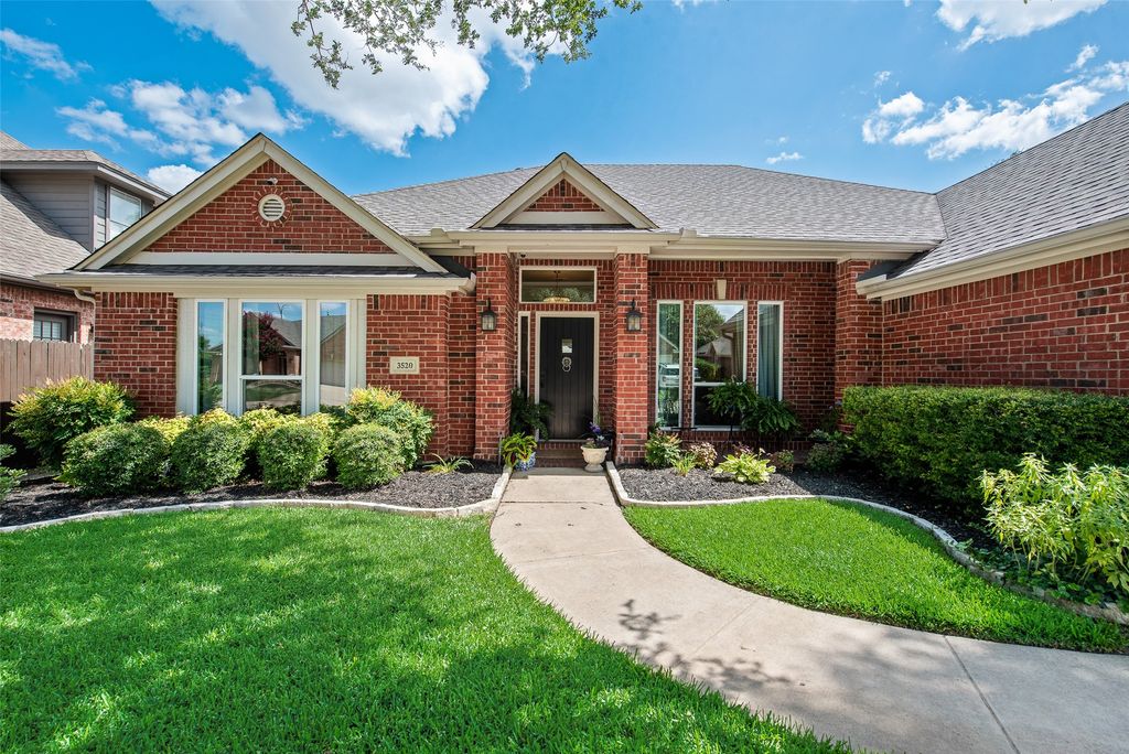 3520 Stone Creek Lane N, Fort Worth, TX 76137