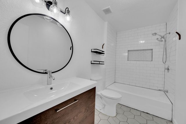 512 Virginia Avenue, Waxahachie, TX 75165