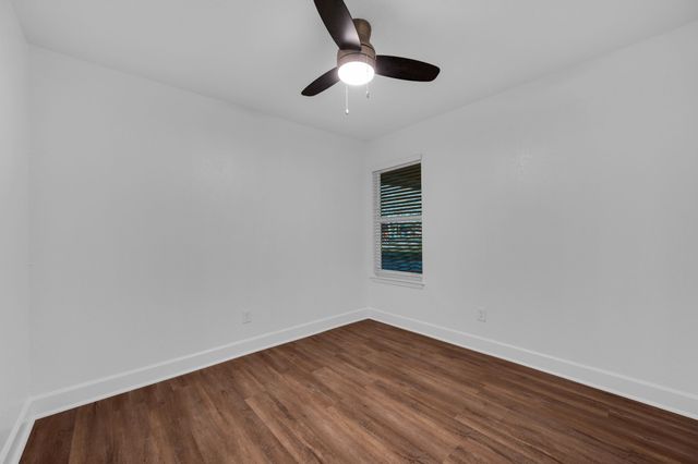 512 Virginia Avenue, Waxahachie, TX 75165