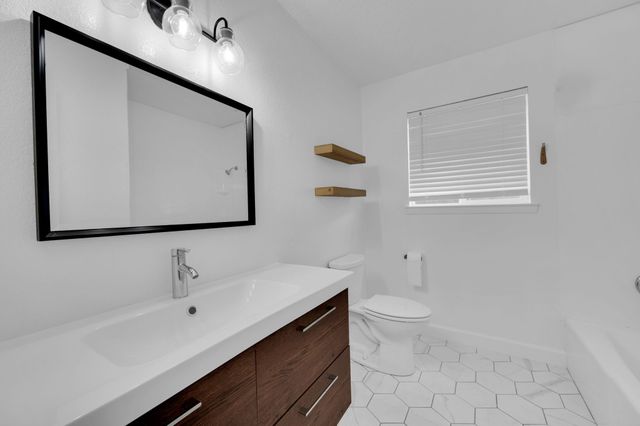 512 Virginia Avenue, Waxahachie, TX 75165