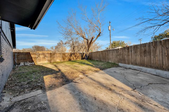 512 Virginia Avenue, Waxahachie, TX 75165