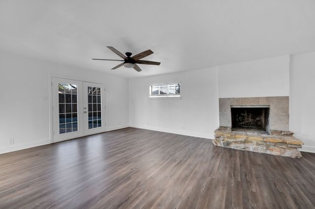 512 Virginia Avenue, Waxahachie, TX 75165