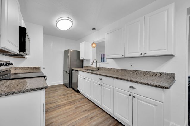 512 Virginia Avenue, Waxahachie, TX 75165