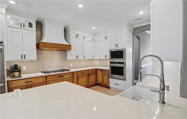 2004 Nutmeg Street, Bentonville, AR 72713