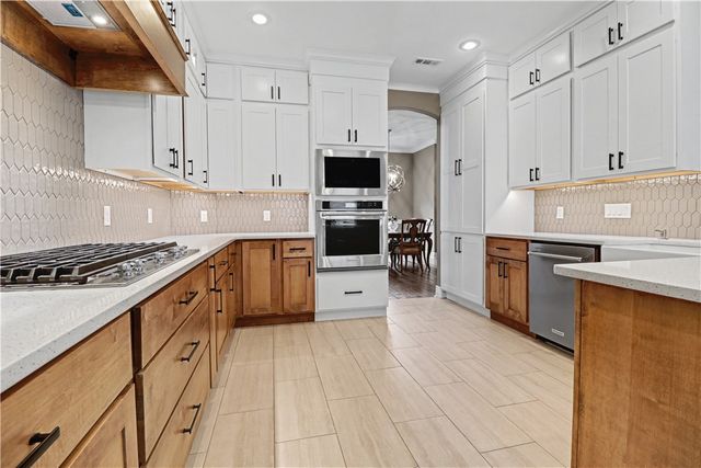 2004 Nutmeg Street, Bentonville, AR 72713