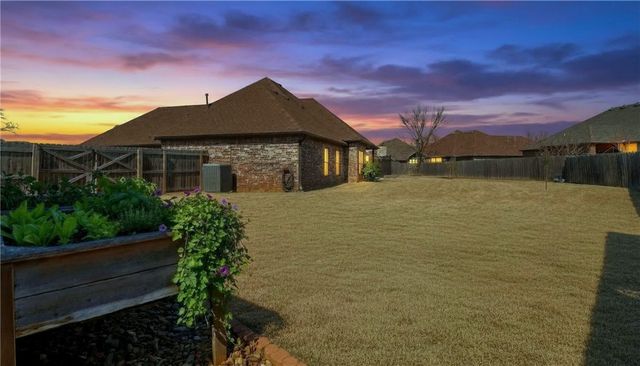 2004 Nutmeg Street, Bentonville, AR 72713