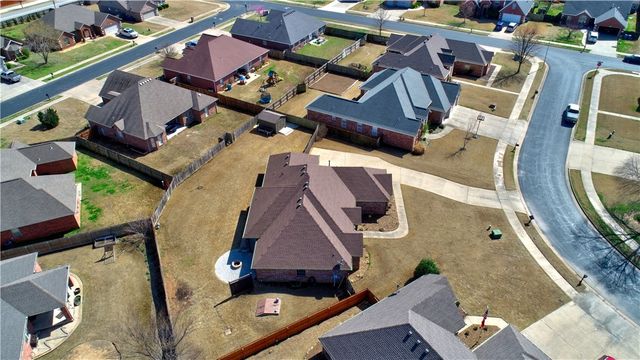 2004 Nutmeg Street, Bentonville, AR 72713