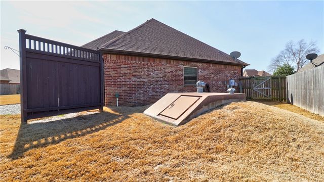 2004 Nutmeg Street, Bentonville, AR 72713