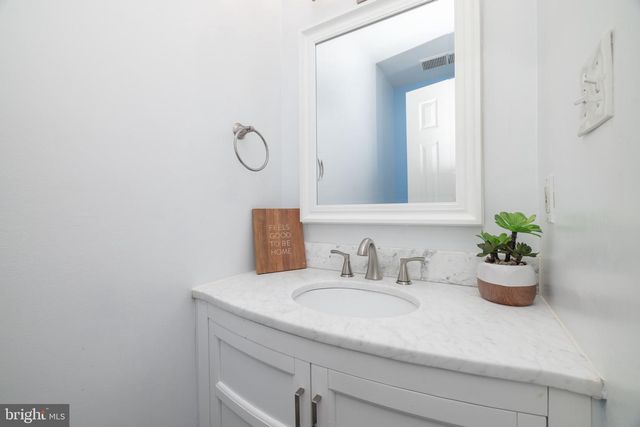 311 STONEHAM DR, Hockessin, DE 19707