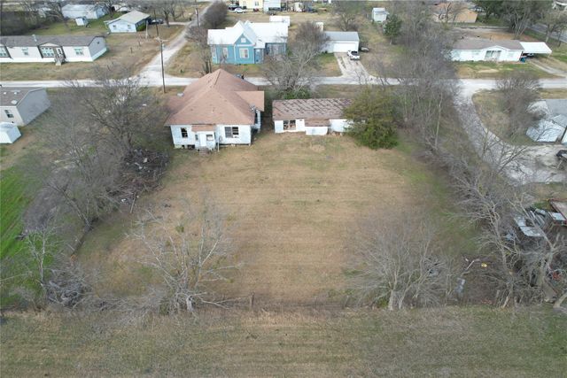 103 W 3rd Street, Barry, TX 75102