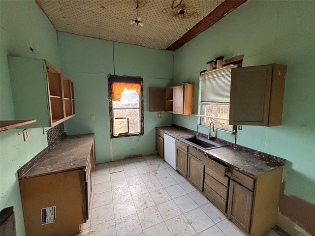 103 W 3rd Street, Barry, TX 75102