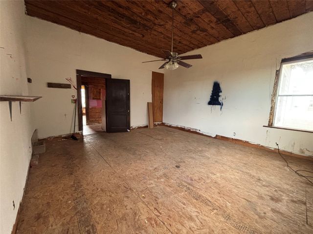 103 W 3rd Street, Barry, TX 75102