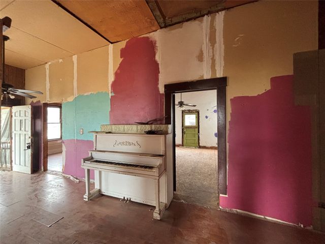 103 W 3rd Street, Barry, TX 75102