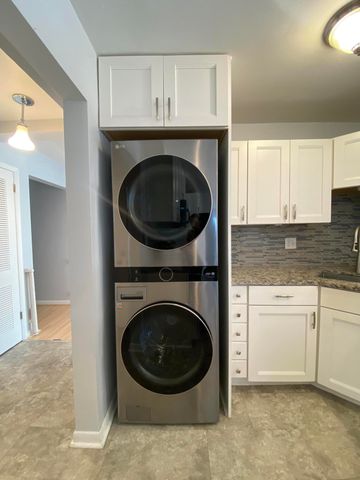 8143 Howard Avenue, Munster, IN 46321